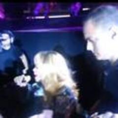 Video: Rihanna 'hits fan with microphone' at concert