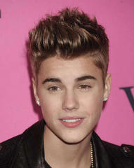 Snapper demands memory card from Justin Bieber