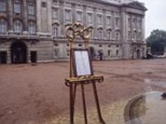 royal birth announcement will be taken by police escort to buckingham palace and displayed on an easel... the same way news of william's arrival was released