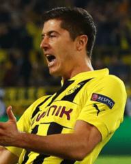 Lukas Podolski calls on Manchester United target Robert Lewandowski to join him at Arsenal