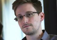 edward snowden seeks asylum in iceland